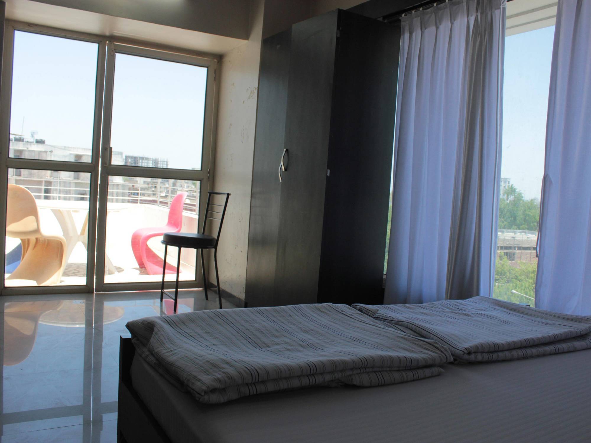 Hotel Apple Inn อาเมดาบัด ภายนอก รูปภาพ